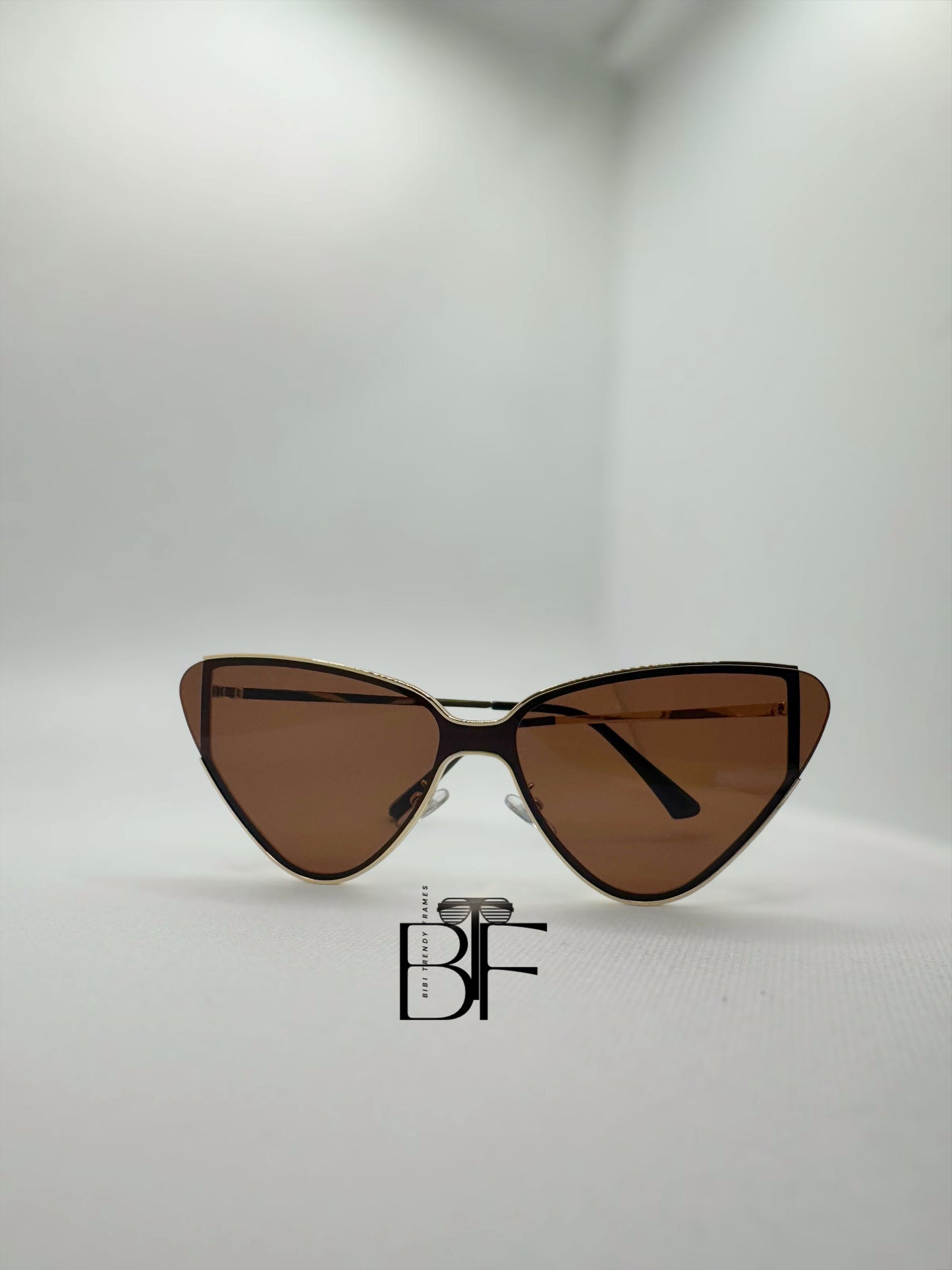 BTF-0140: Classy Cat Eye Frame Women Sunglasses. Frameless Vintage Sun Glasses with Tinted UV400 Lens