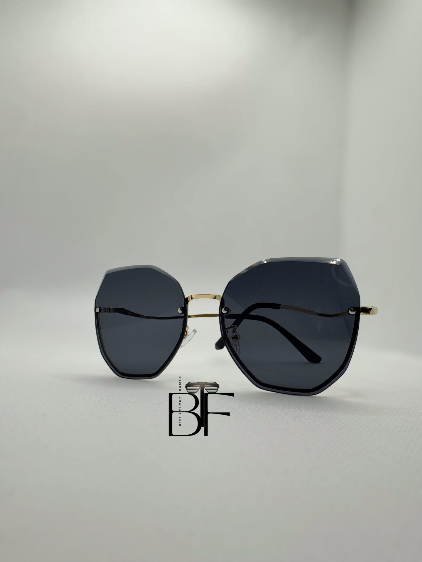 BTF-0142: Diamond Round Frame Sunglasses with Vintage Metal Light Tinted UV400 Lens