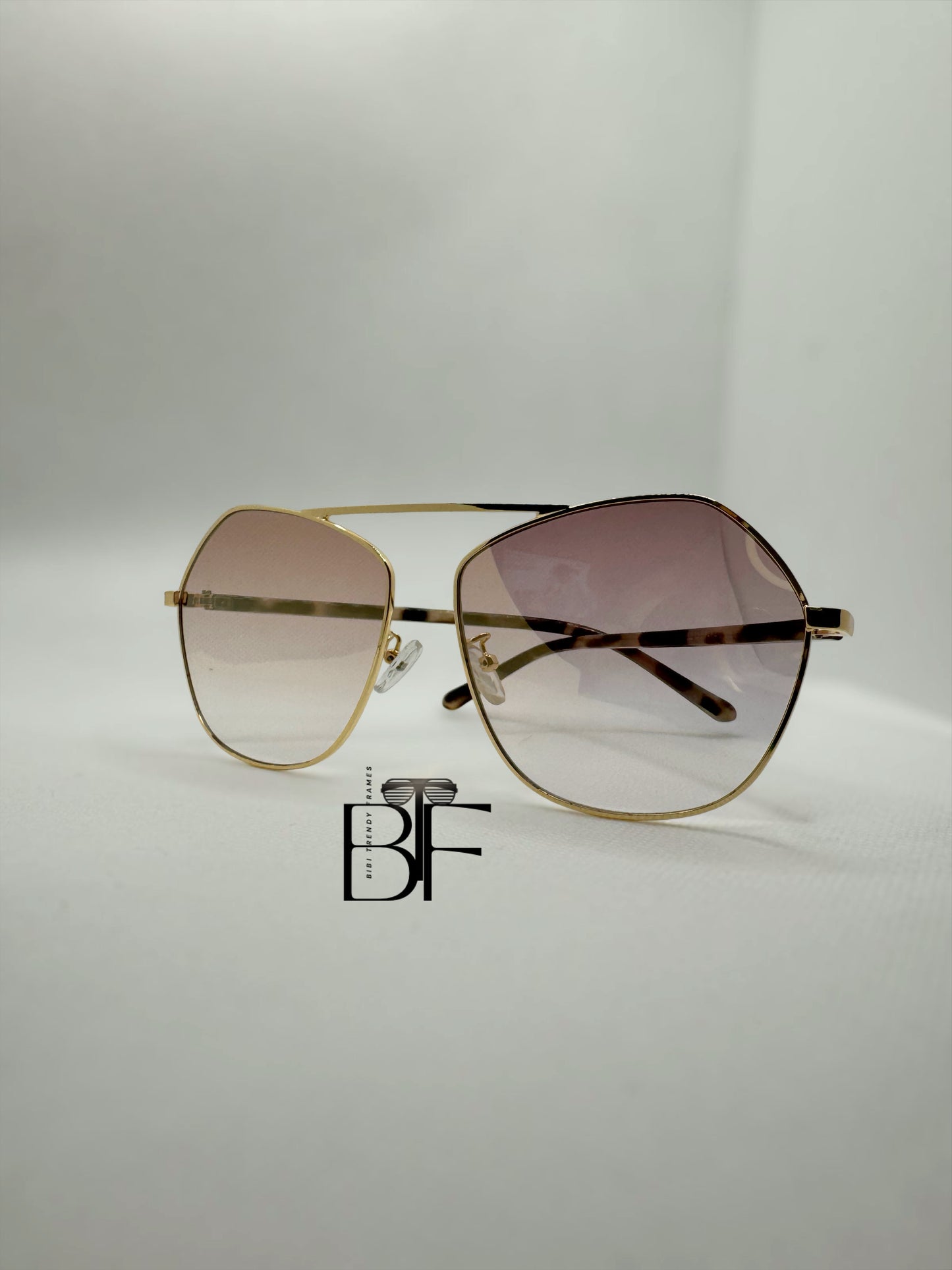 BTF-0156: Diamond Round Frame Women Sunglasses Vintage Metal Light Tinted UV400 Lens