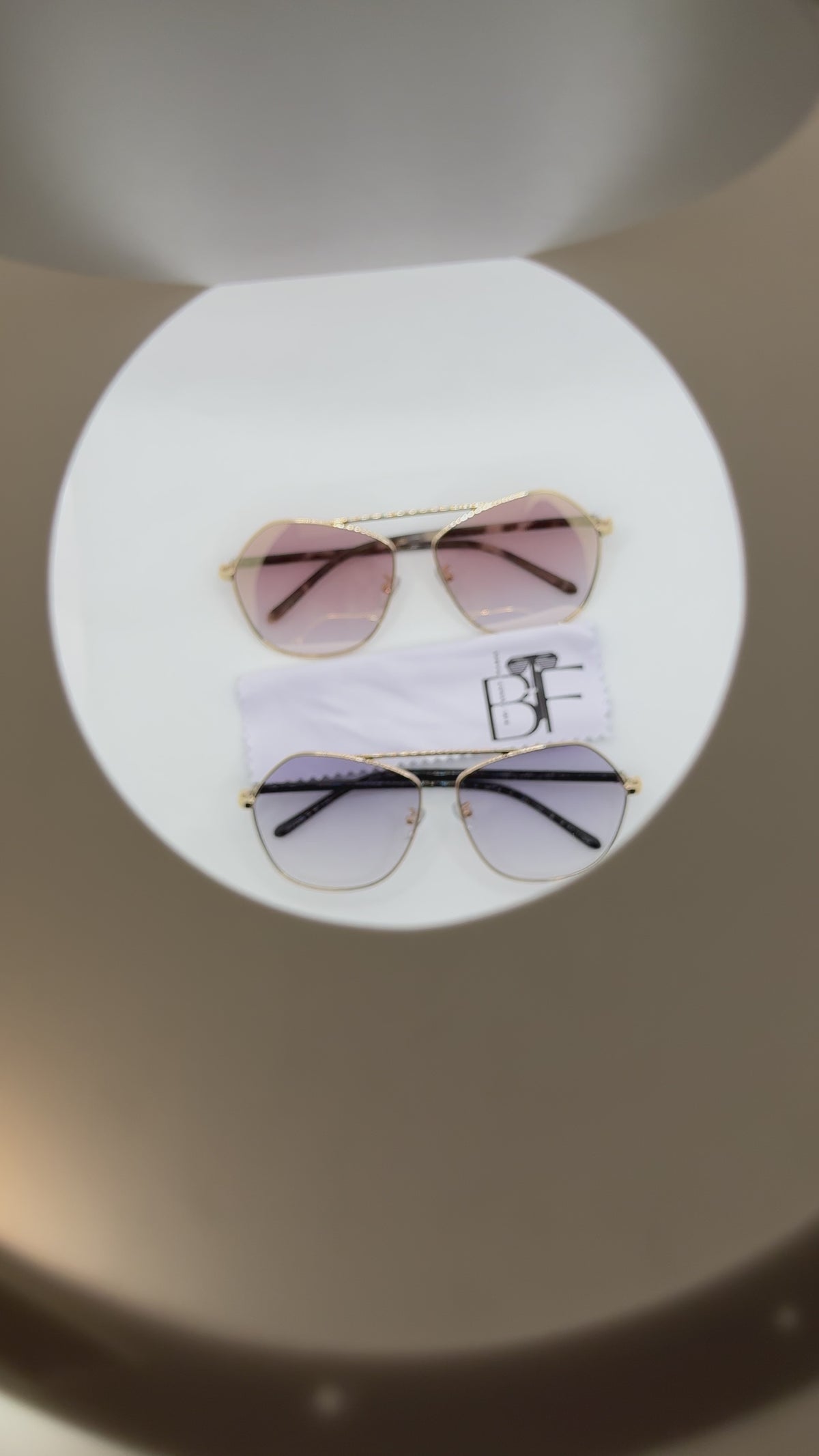 BTF-0156: Diamond Round Frame Women Sunglasses Vintage Metal Light Tinted UV400 Lens