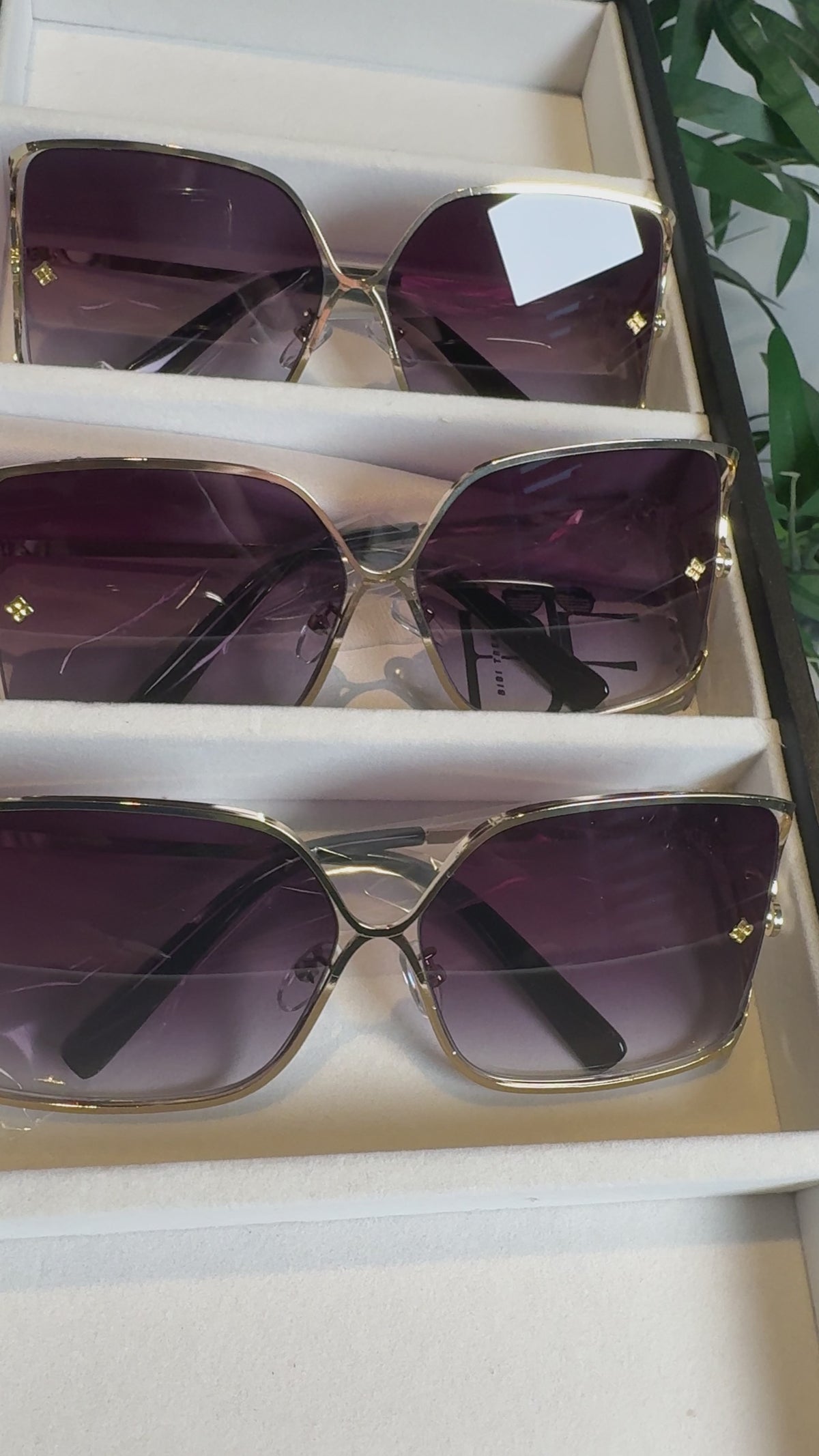 BTF-0153: Women Retro Square Oversized Vintage Sunglasses with UV400 Lens